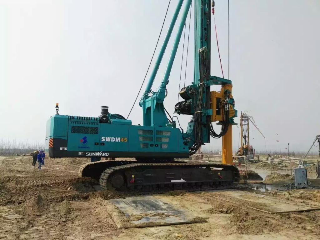 113.98米！九游网页版智能大型旋挖钻机三门峡大桥精彩处子秀