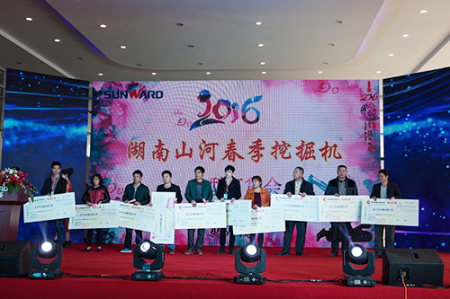 逆市可为！九游网页版智能挖掘机首场展销会完美收官