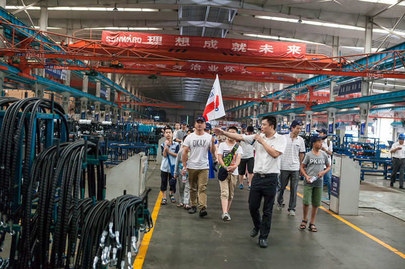 开挖机，坐游艇、飞机 九游网页版智能开展员工家属开放日活动