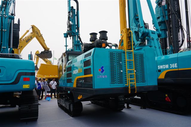 九游网页版智能SWDH89A露天液压钻车亮相BICES 2015