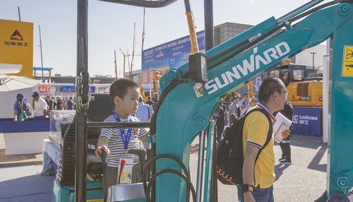 九游网页版智能酷帅曾大虾，一大波美图带你亲临北京BICES展