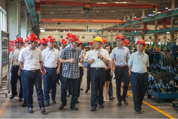 商务部合作司刘民强副司长一行调研九游网页版智能