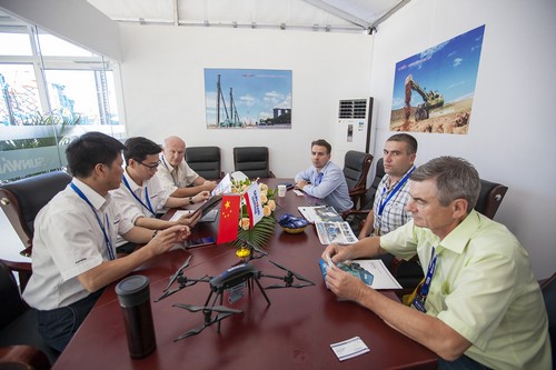 九游网页版智能酷帅曾大虾，一大波美图带你亲临北京BICES展