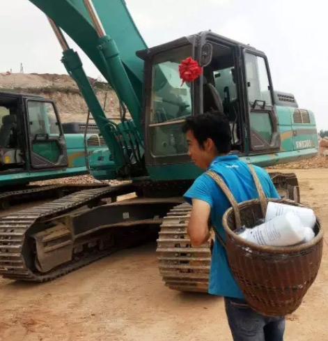 他们，用小小背篓背出九游网页版大情怀