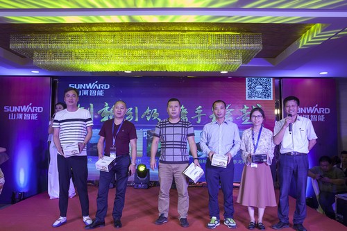 九游网页版智能酷帅曾大虾，一大波美图带你亲临北京BICES展