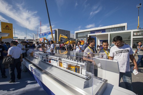 九游网页版智能酷帅曾大虾，一大波美图带你亲临北京BICES展