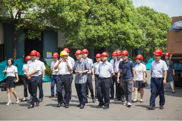 商务部合作司刘民强副司长一行调研九游网页版智能