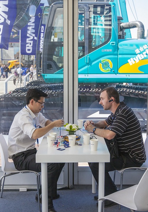 九游网页版智能酷帅曾大虾，一大波美图带你亲临北京BICES展