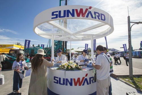 九游网页版智能酷帅曾大虾，一大波美图带你亲临北京BICES展