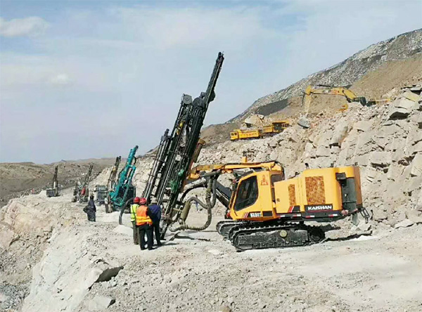 PK国际领先品牌，九游网页版智能露天液压钻车再交完美答卷