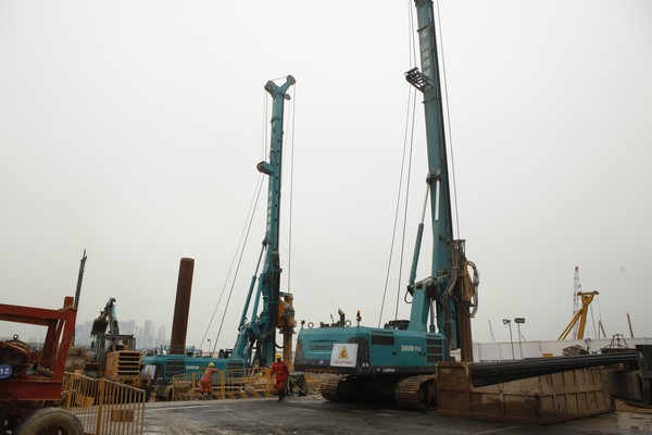 地铁咬合桩施工必备利器--九游网页版智能旋挖钻机