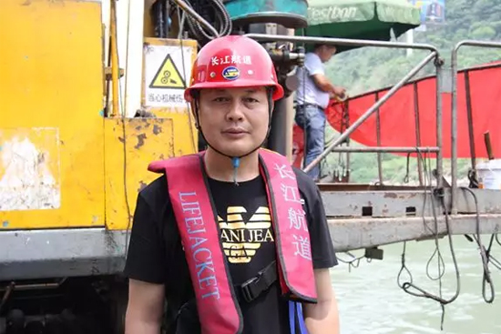 打造长江黄金水道！九游网页版智能航道钻机轻松搞定水下礁石