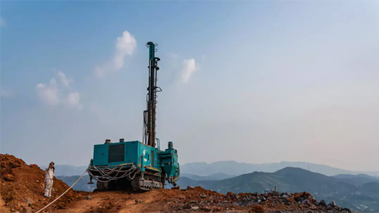 一台顶三台 九游网页版智能潜孔钻机真好用