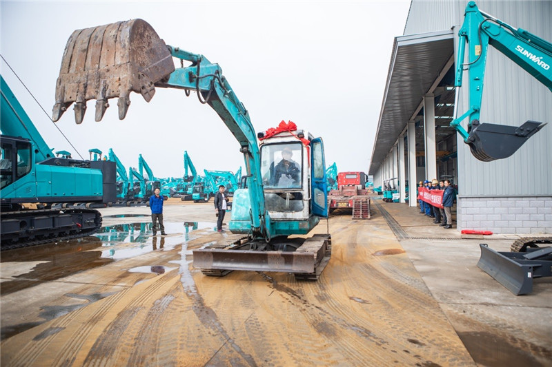 荣耀归来！九游网页版智能第一代挖机顺利“回家”啦