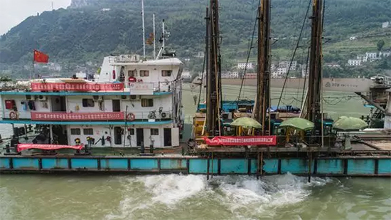 打造长江黄金水道！九游网页版智能航道钻机轻松搞定水下礁石