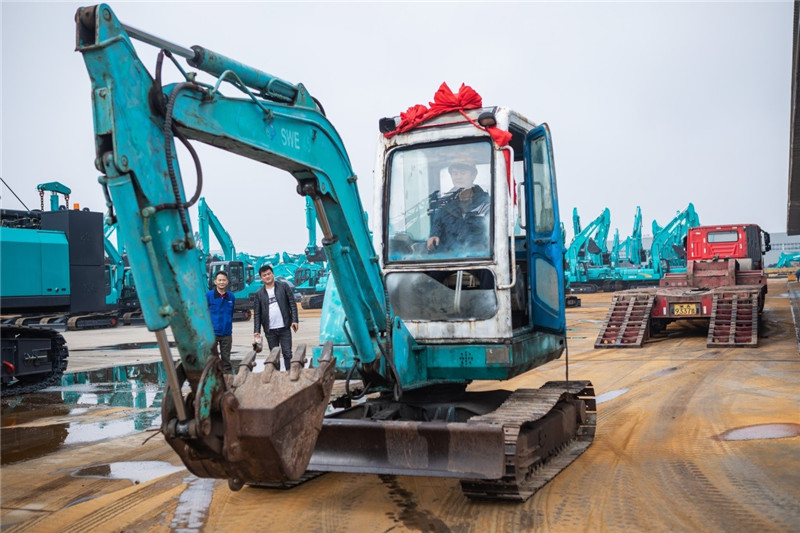 荣耀归来！九游网页版智能第一代挖机顺利“回家”啦