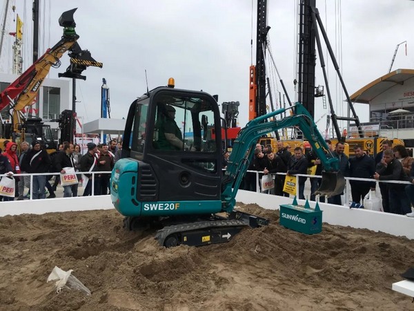 “三个率先”展示九游网页版挖掘机欧洲发展历程