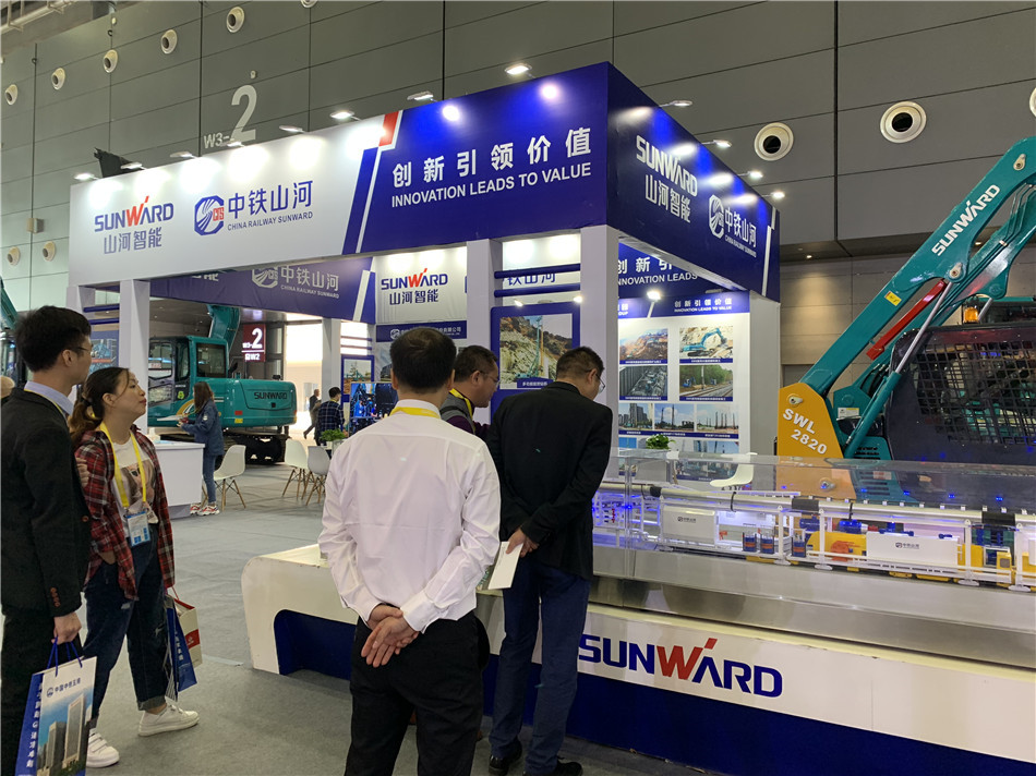 九游网页版智能亮相轨道博览会 展全球领先工程装备成果