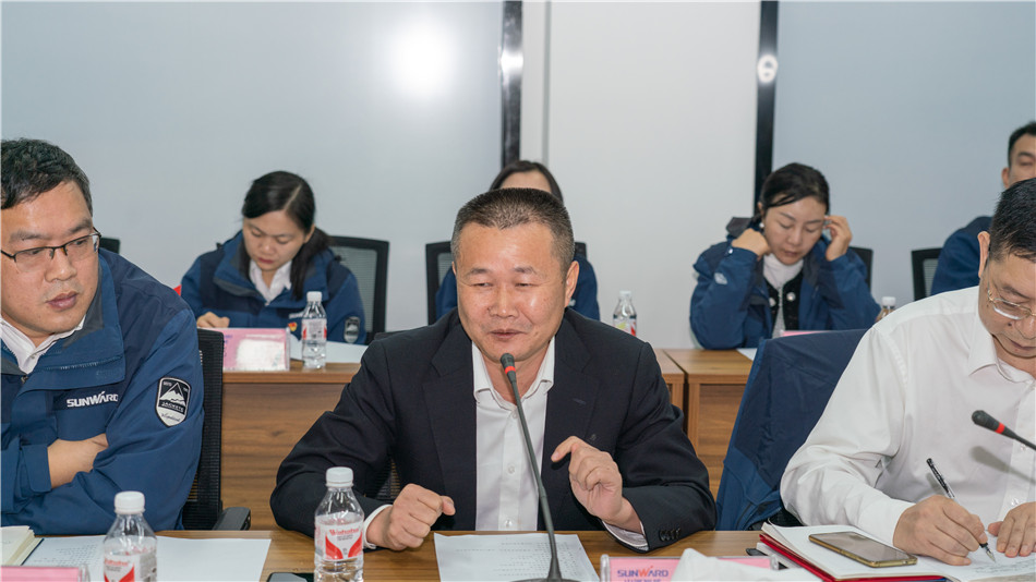 九游网页版智能举行主题教育学习研讨会暨员工活动中心揭幕仪式