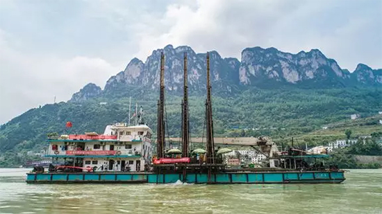 打造长江黄金水道！九游网页版智能航道钻机轻松搞定水下礁石