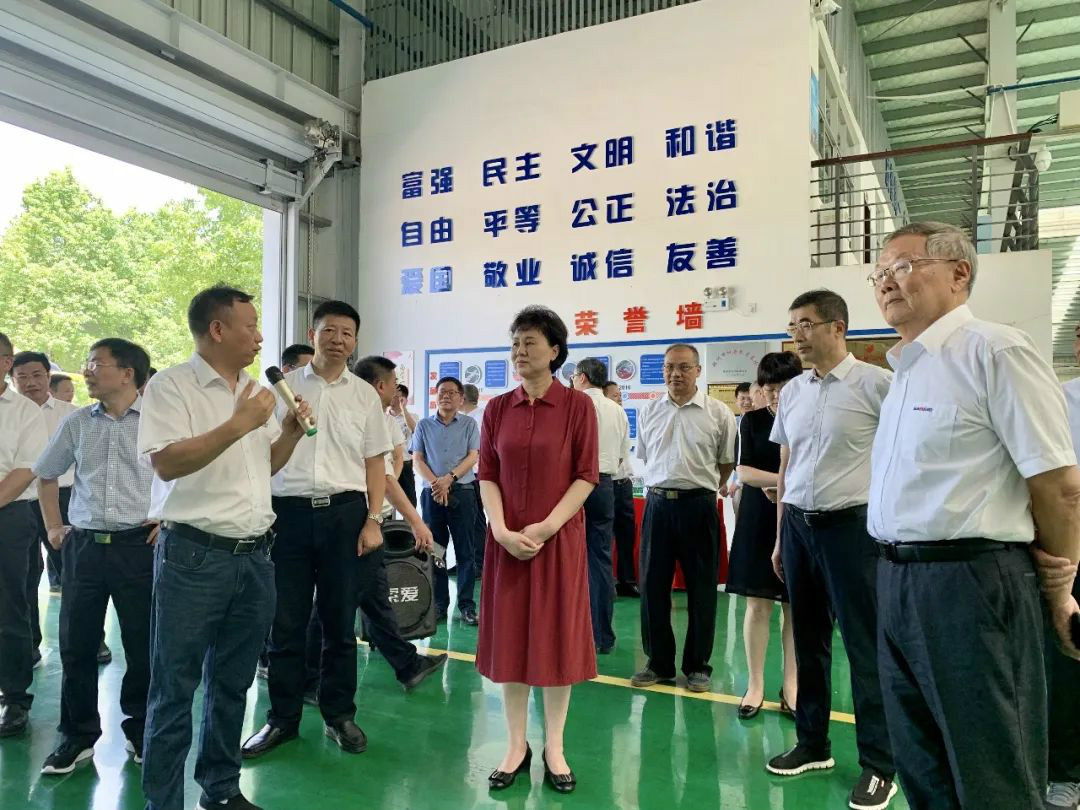 省委常委、统战部部长黄兰香考察调研九游网页版科技