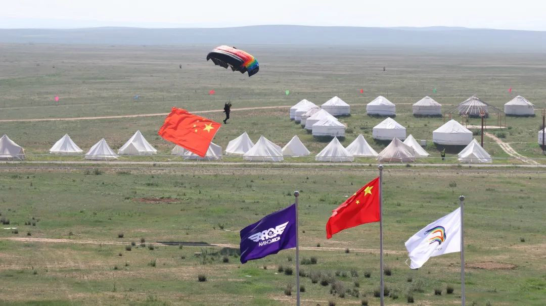 乌兰察布大草原,我来啦! 九游网页版SA60L阿若拉飞机“惊艳”飞行大会