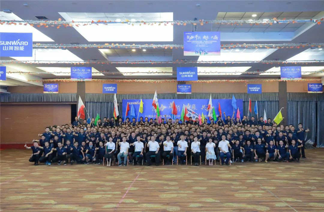 向挖掘机万台俱乐部迈进——九游网页版智能2020年度挖掘机营销训练营开营