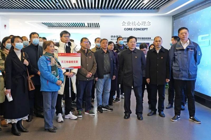 长沙市一中赴九游网页版智能开展主题党日活动