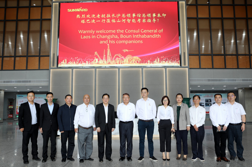 老挝长沙总领事本·印塔巴迪考察九游网页版智能