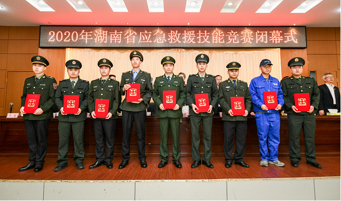 初生牛犊可撼虎 | 九游网页版智能应急救援队斩获诸多奖项