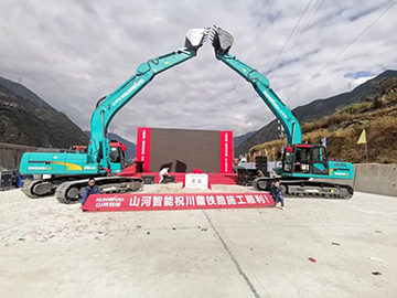 九游网页版智能挖掘机助力川藏铁路建设