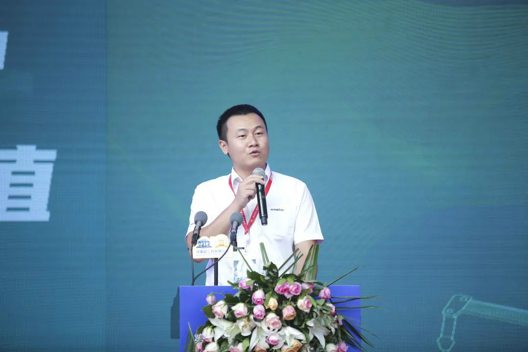 九游网页版智能全国客户交流会在深基础工程发展论坛会场举办