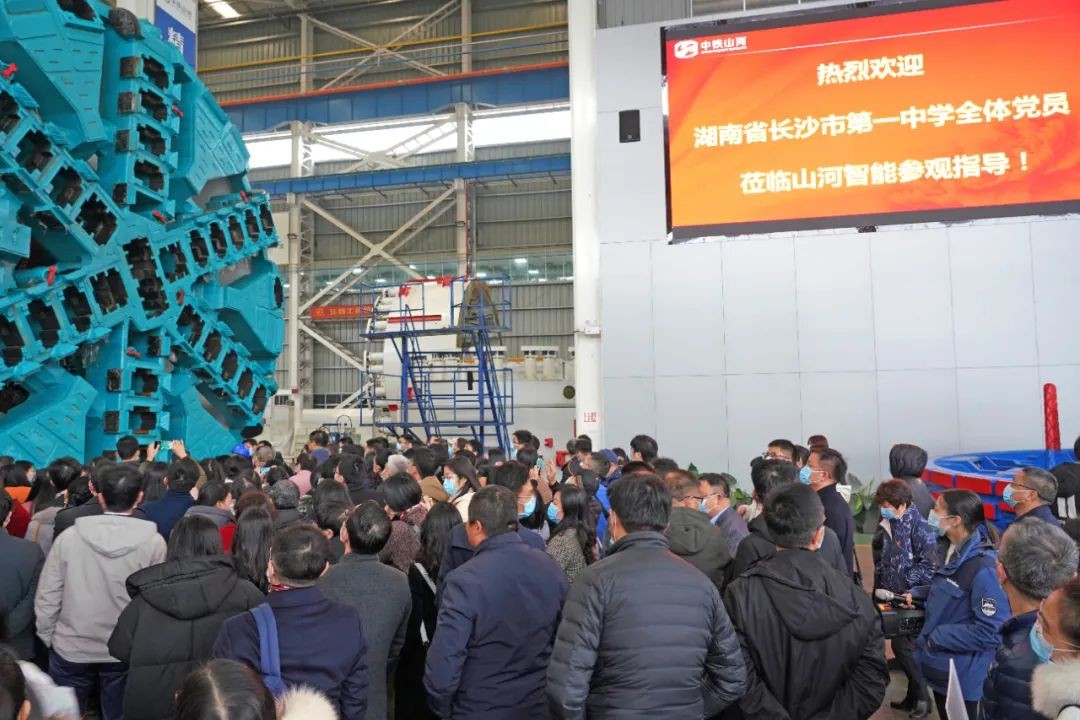 长沙市一中赴九游网页版智能开展主题党日活动