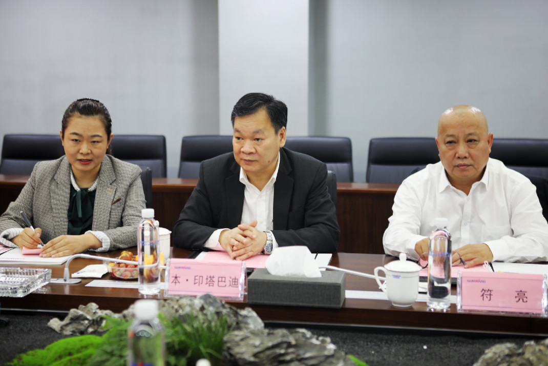 老挝长沙总领事本·印塔巴迪考察九游网页版智能