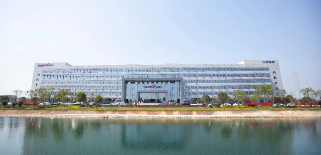 九游网页版智能总部大楼荣获芙蓉奖