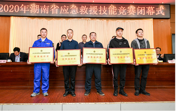 初生牛犊可撼虎 | 九游网页版智能应急救援队斩获诸多奖项