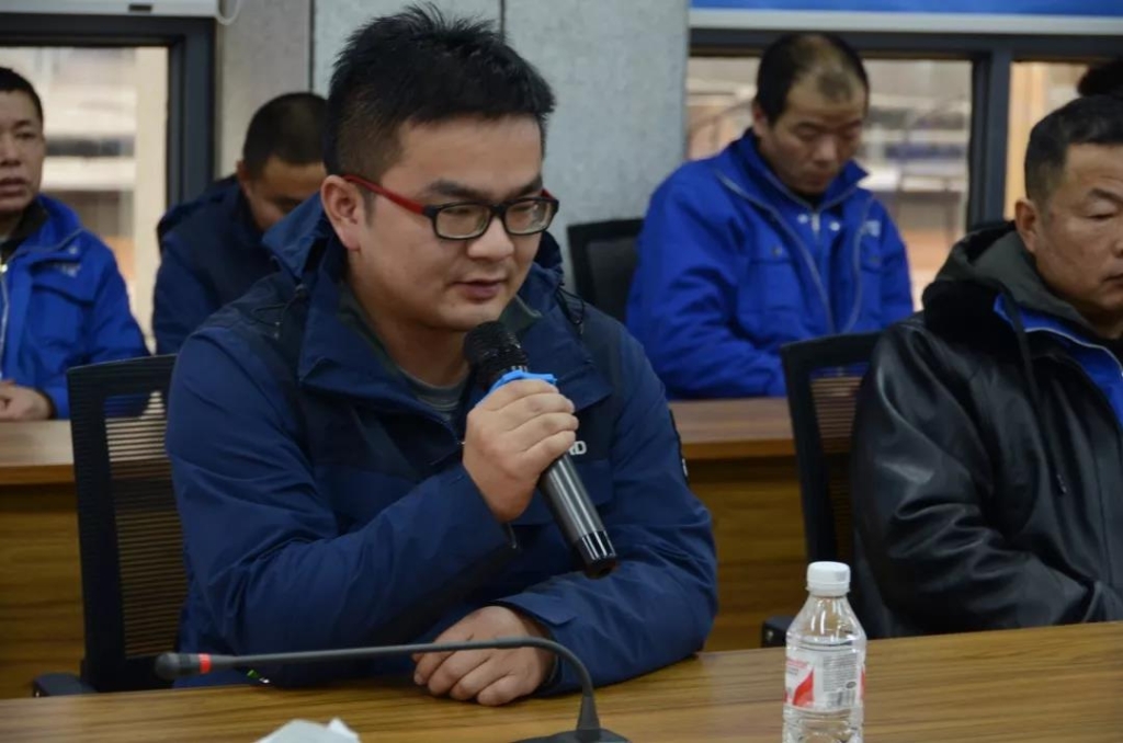 九游网页版智能召开春节困难职工座谈会
